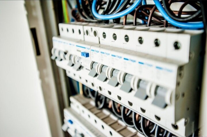 Electrician - CAM Electric – Conectam siguranta cu profesionalismul!